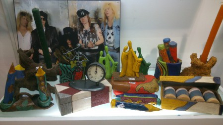 Artículos elaborados en arcilla. 