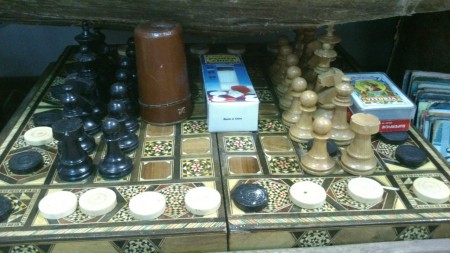 *Ajedrez/Backgammon en nácar: $450.000.